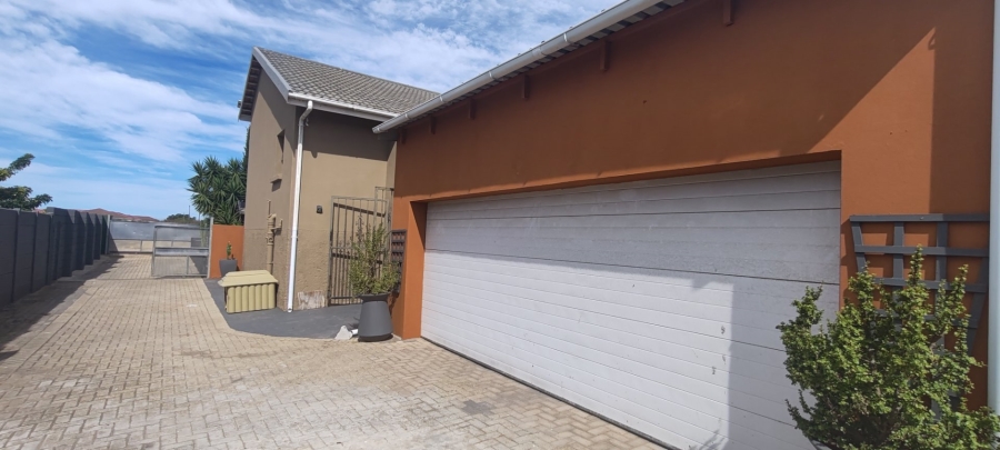 3 Bedroom Property for Sale in Heiderand Western Cape